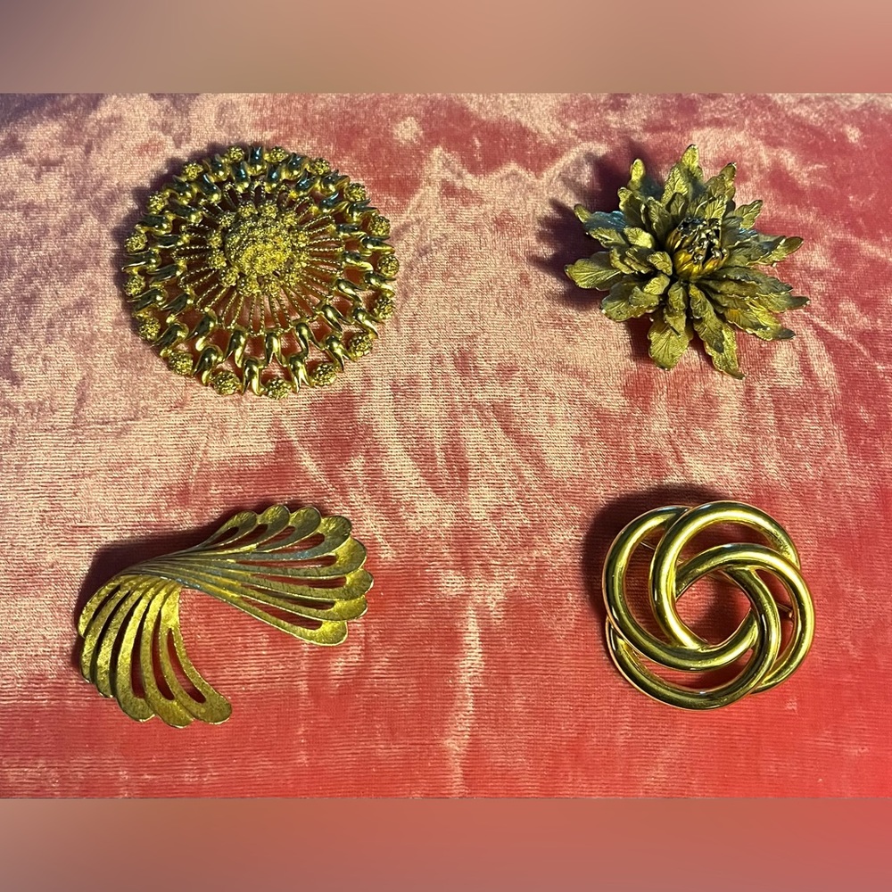 Monet brooches (lot of 4), Gold color, Perfect condition